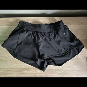 Lululemon Hotty Hot Low-Rise Lined Short 2.5" Size 6